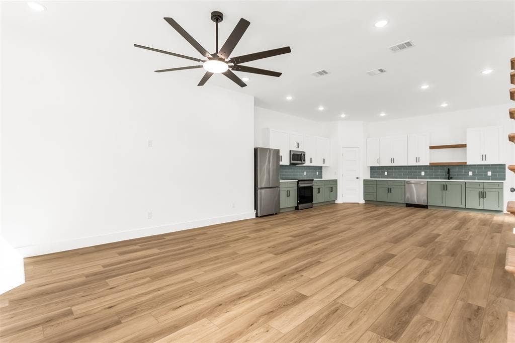300 Henry Street, Waxahachie, TX 75165 300 Henry Street, Waxahachie, TX 75165