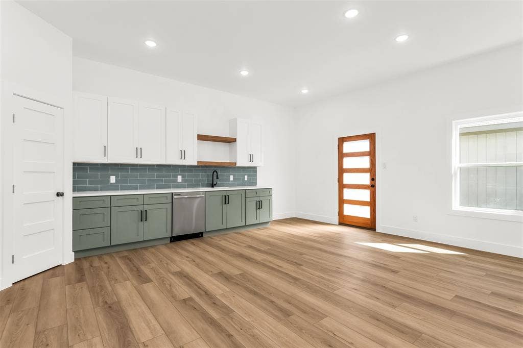 300 Henry Street, Waxahachie, TX 75165 300 Henry Street, Waxahachie, TX 75165