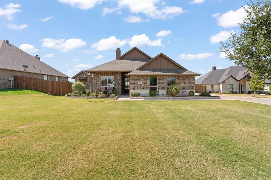 Property photo for 121 Tall Pine Drive, Godley, TX