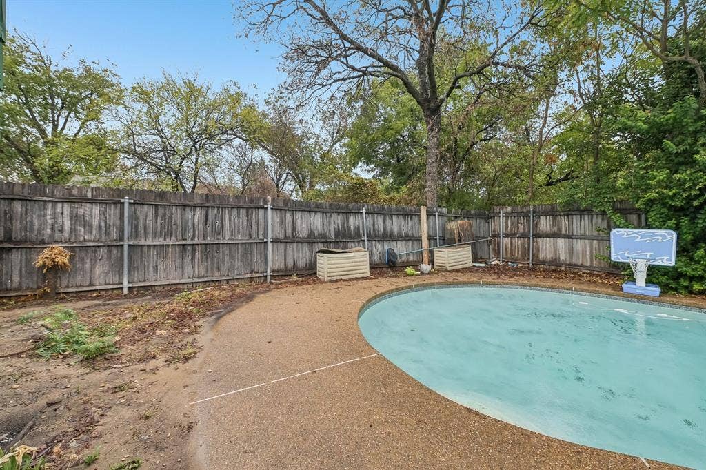 200 N Roe Street, White Settlement, TX 76108