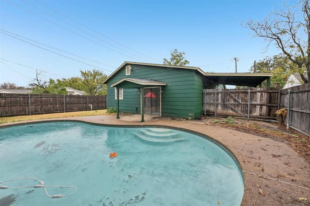 200 N Roe Street, White Settlement, TX 76108