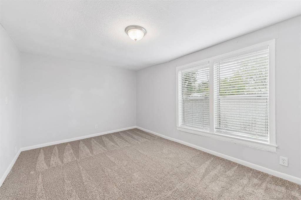 200 N Roe Street, White Settlement, TX 76108