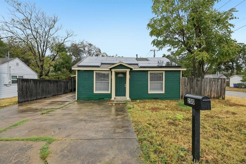 200 N Roe Street, White Settlement, TX 76108