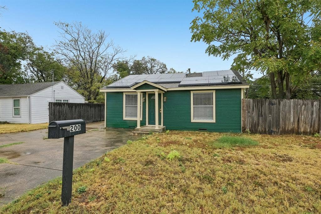 200 N Roe Street, White Settlement, TX 76108