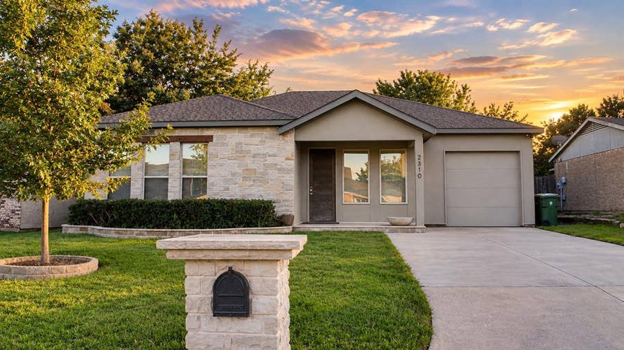 Property photo for 2310 Newbury Drive, Arlington, TX