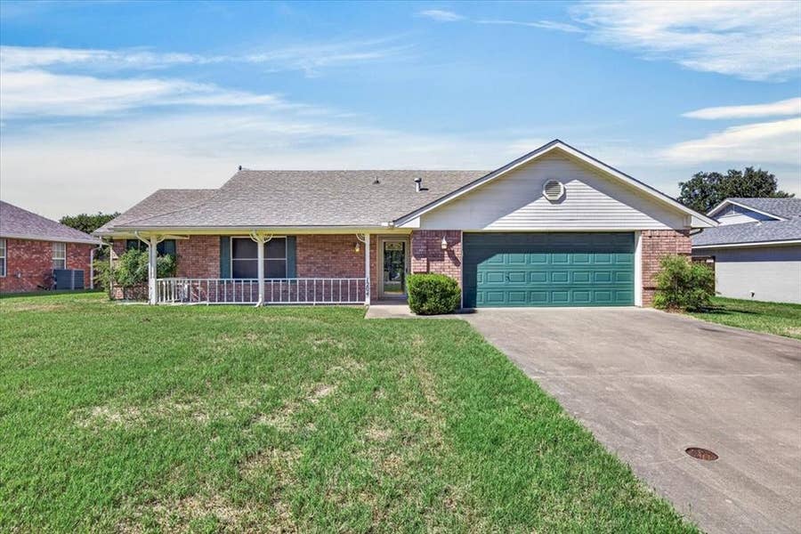 Property photo for 1204 S Bettie Street, Mabank, TX