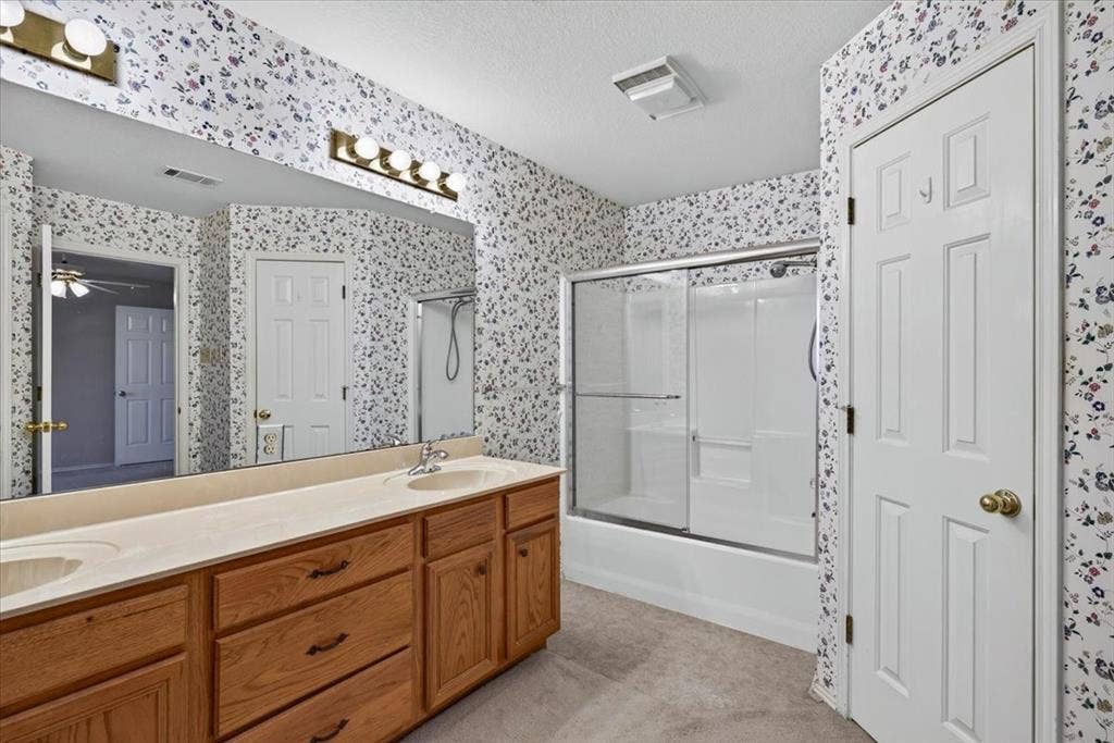 1204 S Bettie Street, Mabank, TX 75147 Primary bath