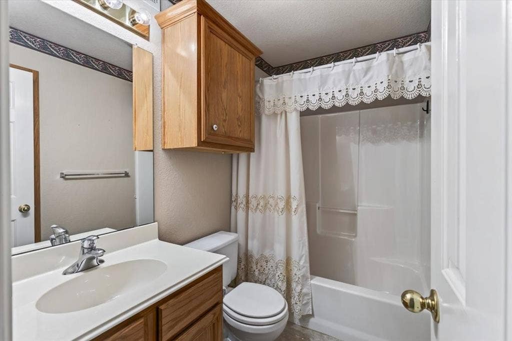 1204 S Bettie Street, Mabank, TX 75147 1204 S Bettie Street, Mabank, TX 75147