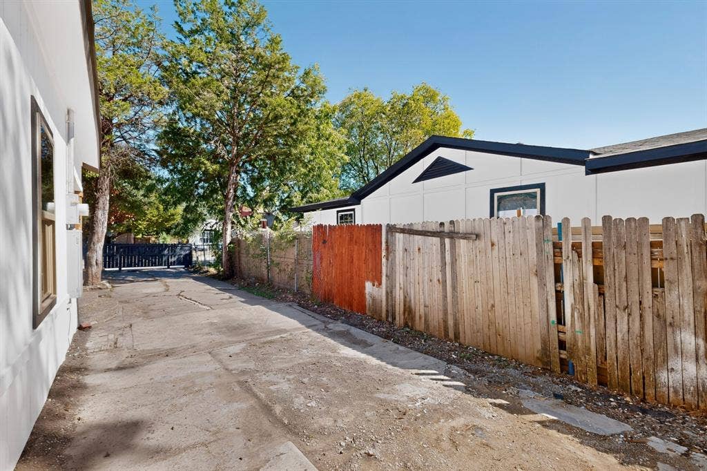 651 Ezekial Avenue, Dallas, TX 75217 Additional content