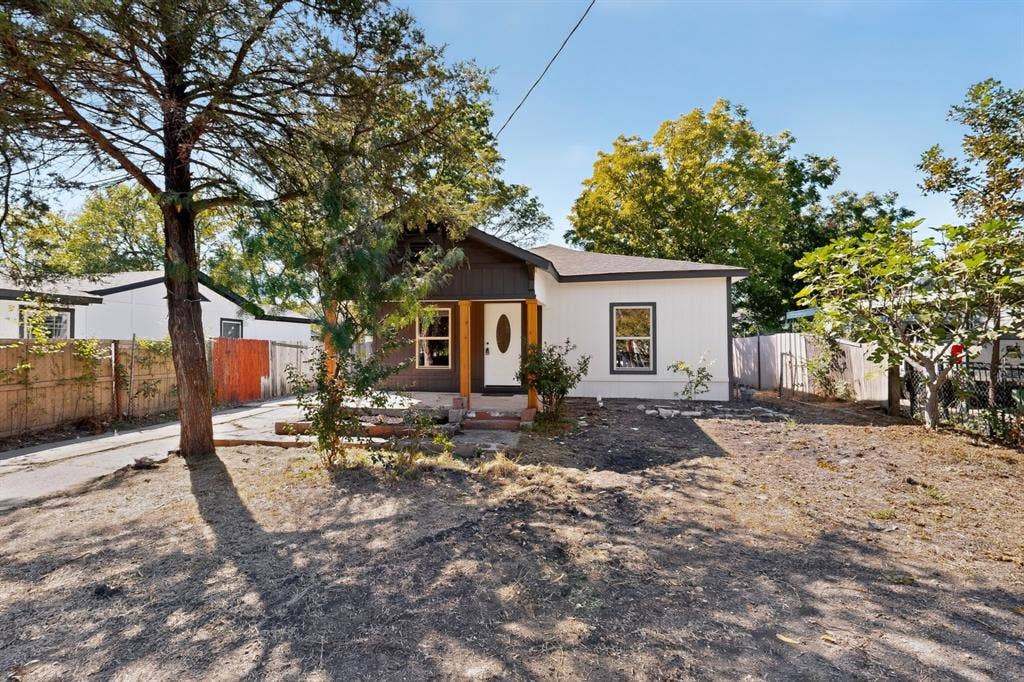 651 Ezekial Avenue, Dallas, TX 75217 White exterior with dark trim and a prominent front door