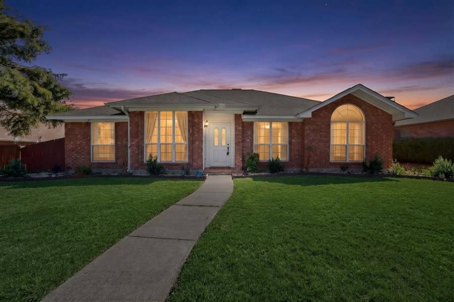 Property photo for 2318 Bent Bow Drive, Garland, TX