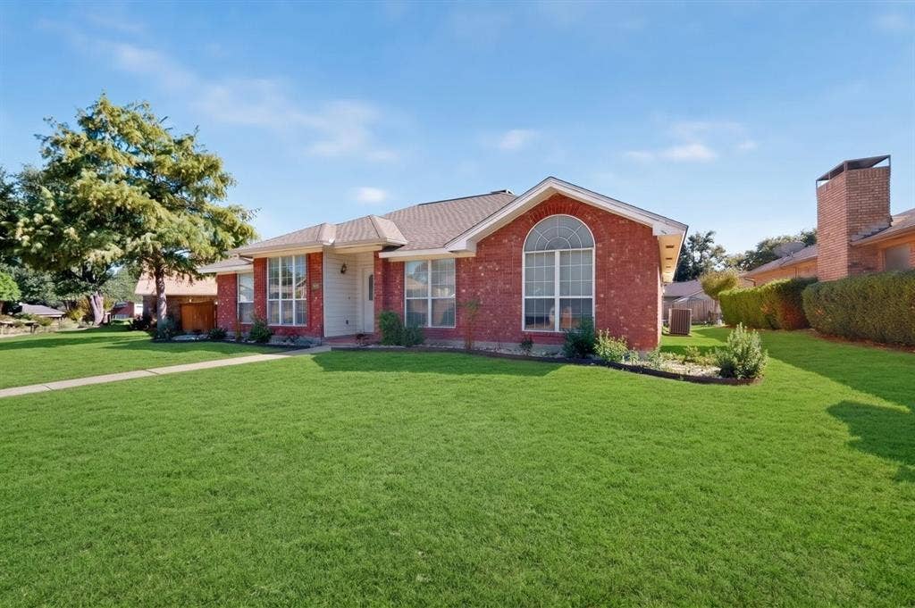 2318 Bent Bow Drive, Garland, TX 75044