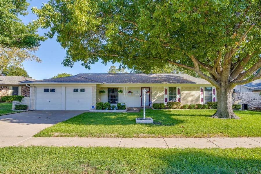 Property photo for 1512 Lamplighter Lane, Edgecliff Village, TX
