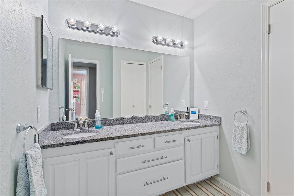 Dual vanities