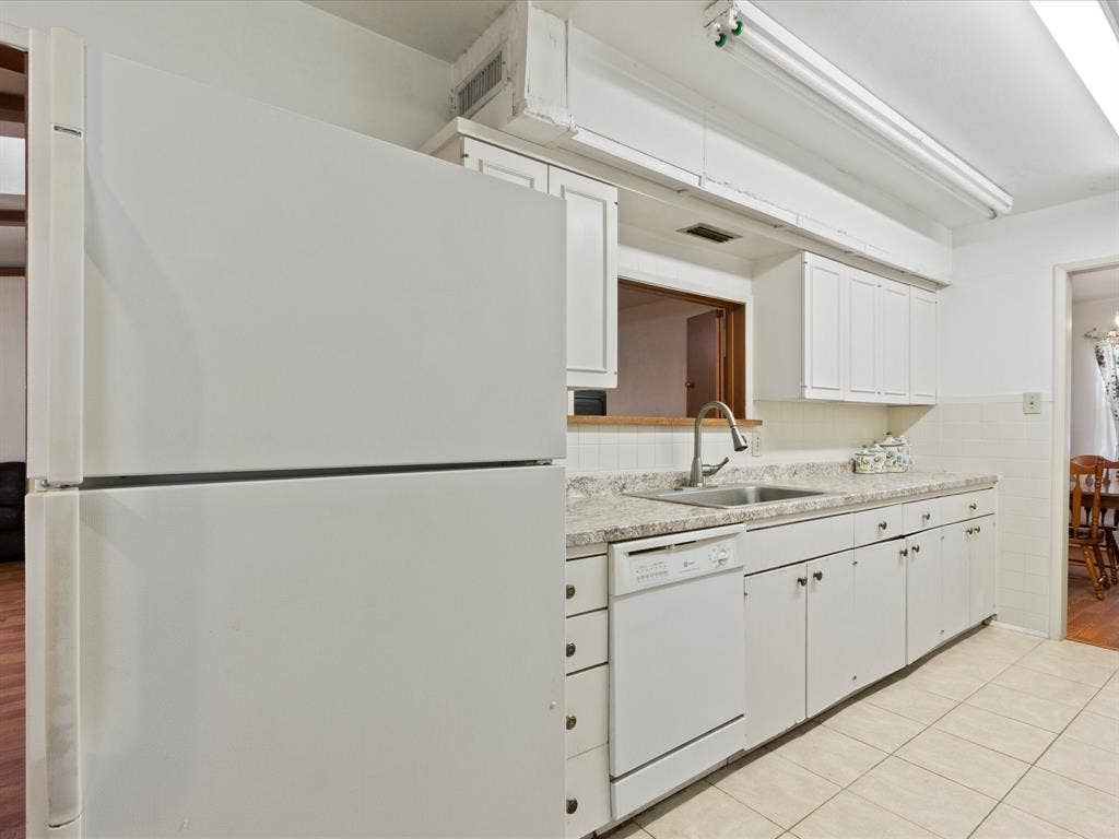 12341 Cedar Bend Drive, Dallas, TX 75244 12341 Cedar Bend Drive, Dallas, TX 75244