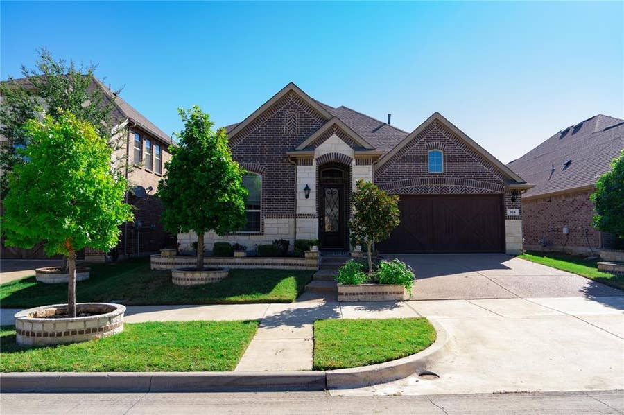 Property photo for 504 Pineview Drive, Euless, TX
