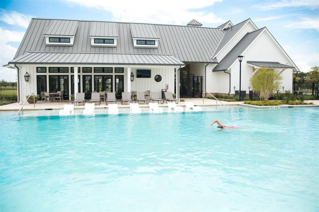 1805 Pelham Drive, Aubrey, TX 76227