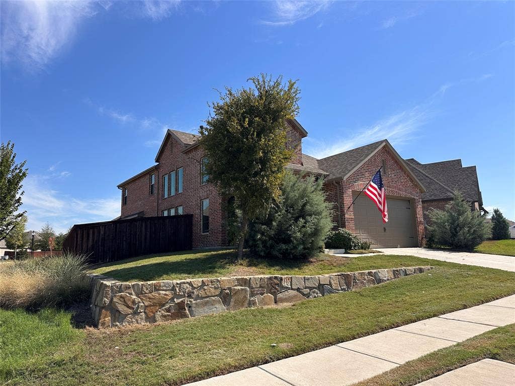 1805 Pelham Drive, Aubrey, TX 76227