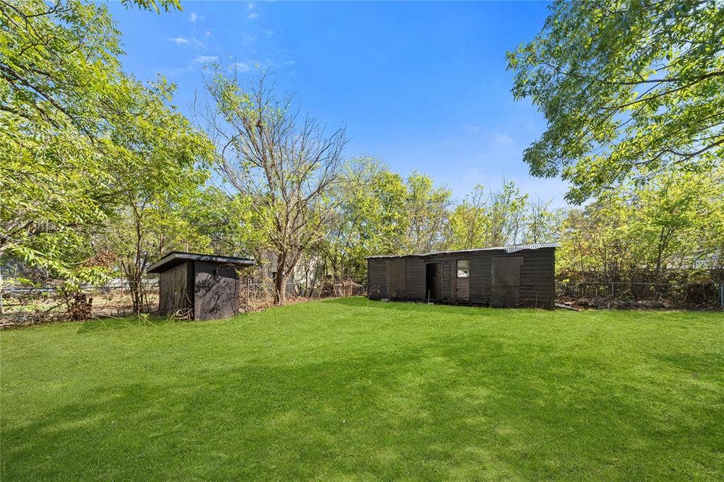 12924 Mitchell Drive, Balch Springs, TX 75180 shed