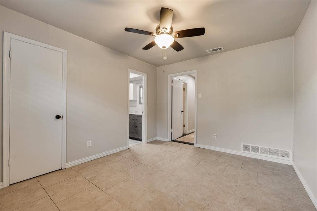 9829 GROVE OAKS Valley, Dallas, TX 75217