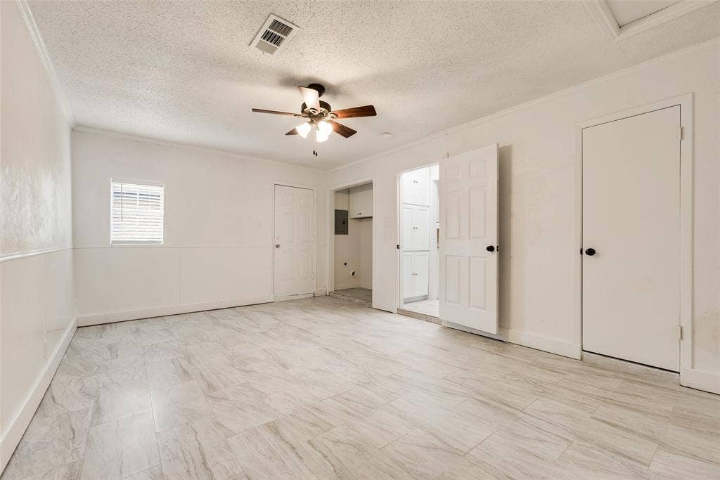 9829 GROVE OAKS Valley, Dallas, TX 75217
