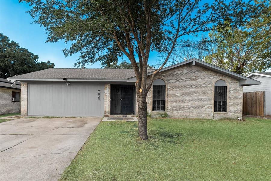 Property photo for 9829 GROVE OAKS Valley, Dallas, TX