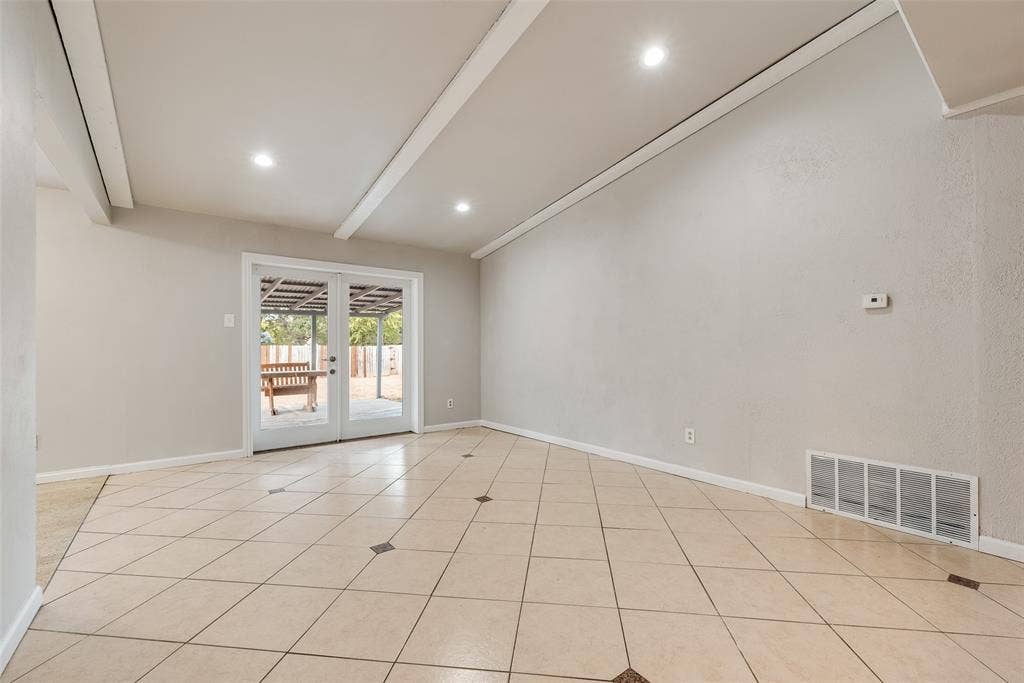 9829 GROVE OAKS Valley, Dallas, TX 75217