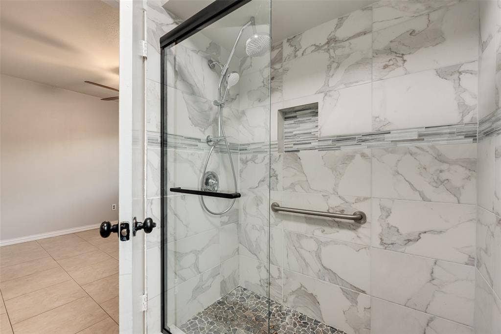 9829 GROVE OAKS Valley, Dallas, TX 75217