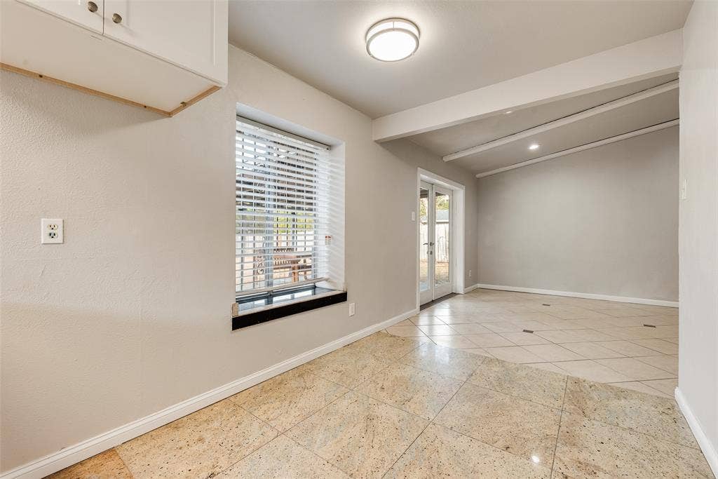 9829 GROVE OAKS Valley, Dallas, TX 75217