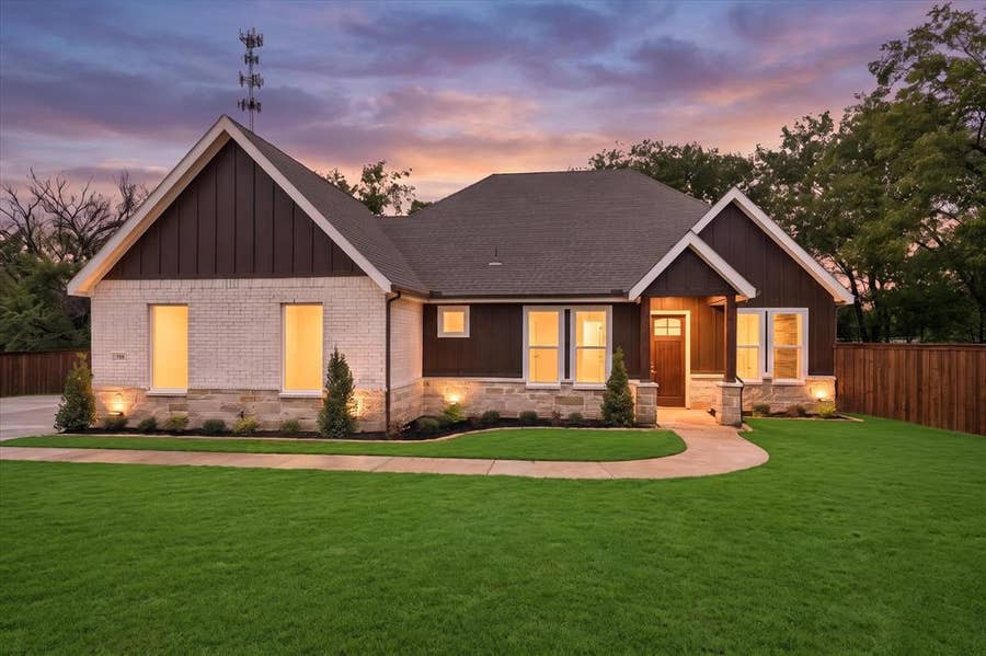 Property photo for 105 Iron Horse Lane, Denison, TX