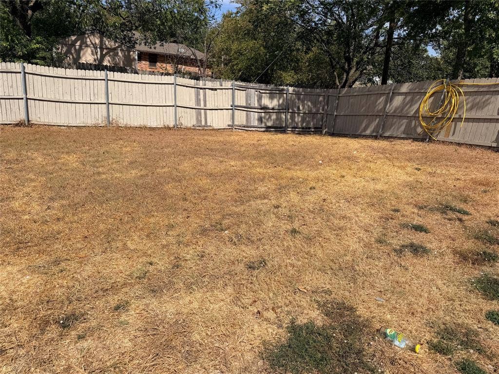 9405 Glengreen Drive, Dallas, TX 75217 Expansive outdoor area with a perimeter fence