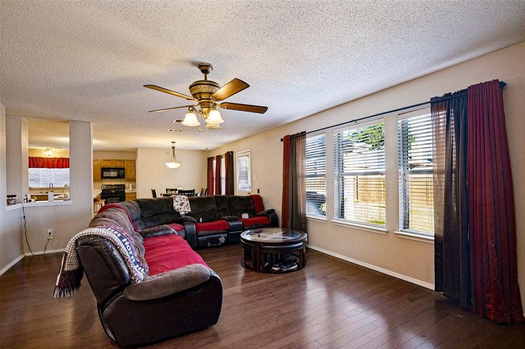2428 Becard Drive, Mesquite, TX 75181 2428 Becard Drive, Mesquite, TX 75181