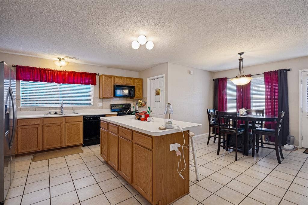 2428 Becard Drive, Mesquite, TX 75181 2428 Becard Drive, Mesquite, TX 75181