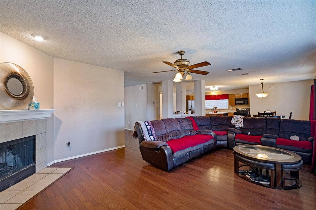 2428 Becard Drive, Mesquite, TX 75181 2428 Becard Drive, Mesquite, TX 75181