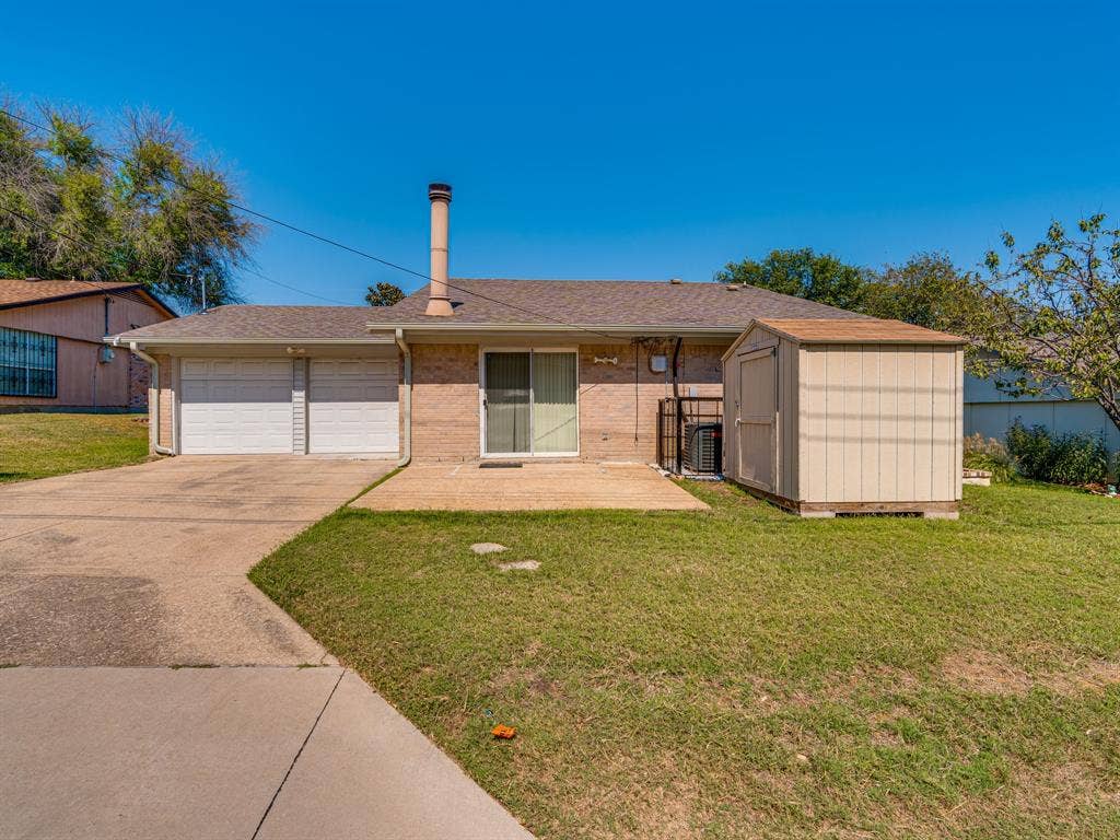 2714 Meadow Bluff Lane, Dallas, TX 75237 2714 Meadow Bluff Lane, Dallas, TX 75237