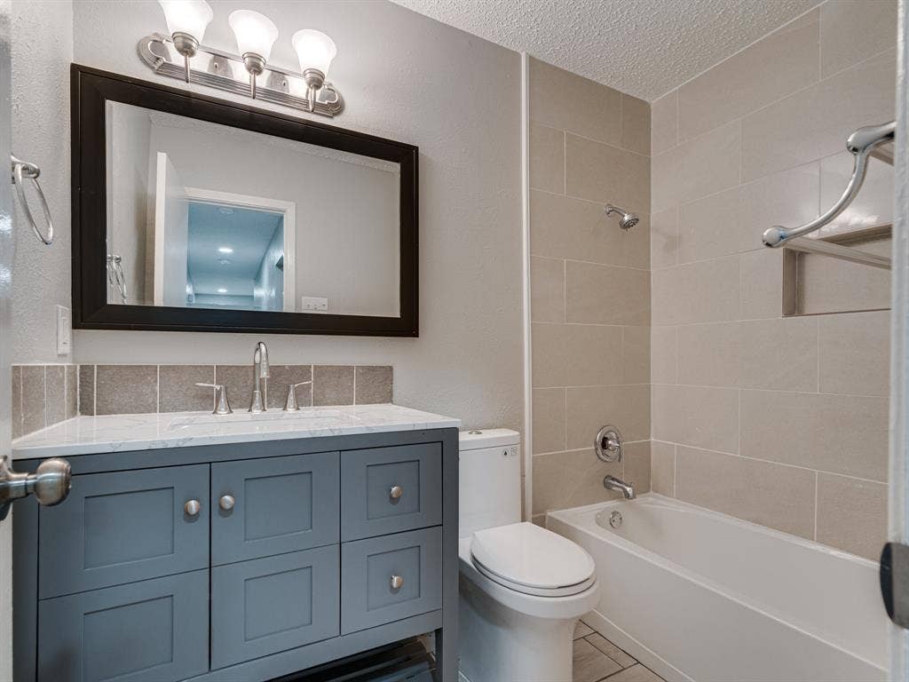 2714 Meadow Bluff Lane, Dallas, TX 75237 2714 Meadow Bluff Lane, Dallas, TX 75237