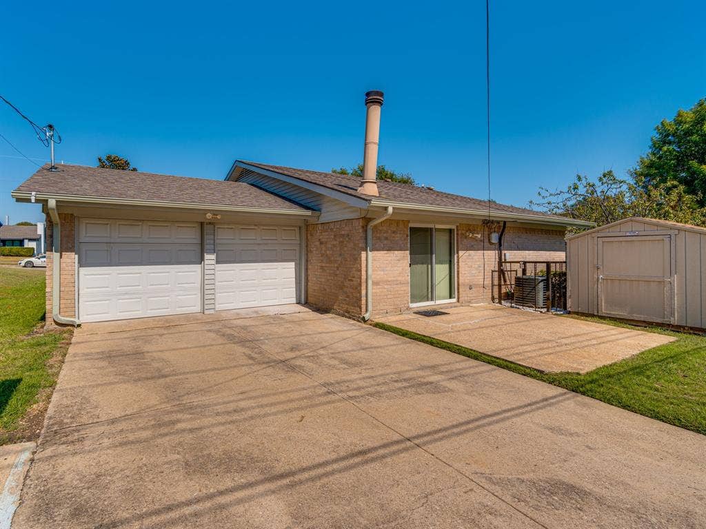 2714 Meadow Bluff Lane, Dallas, TX 75237 2714 Meadow Bluff Lane, Dallas, TX 75237
