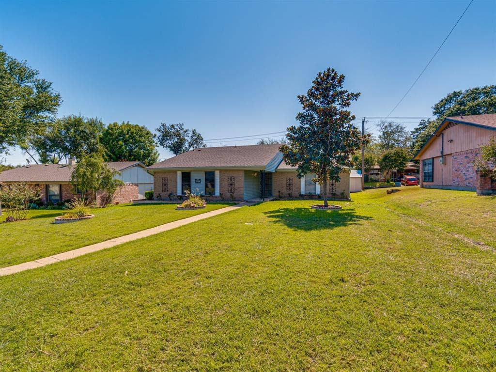 2714 Meadow Bluff Lane, Dallas, TX 75237 2714 Meadow Bluff Lane, Dallas, TX 75237