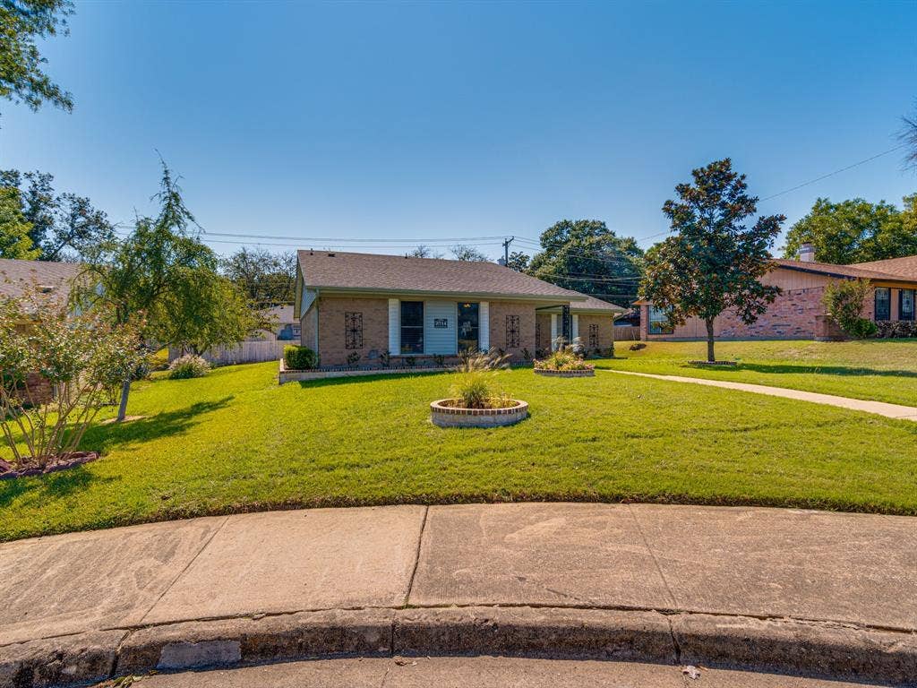 2714 Meadow Bluff Lane, Dallas, TX 75237 2714 Meadow Bluff Lane, Dallas, TX 75237