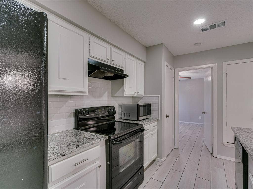 2714 Meadow Bluff Lane, Dallas, TX 75237 2714 Meadow Bluff Lane, Dallas, TX 75237