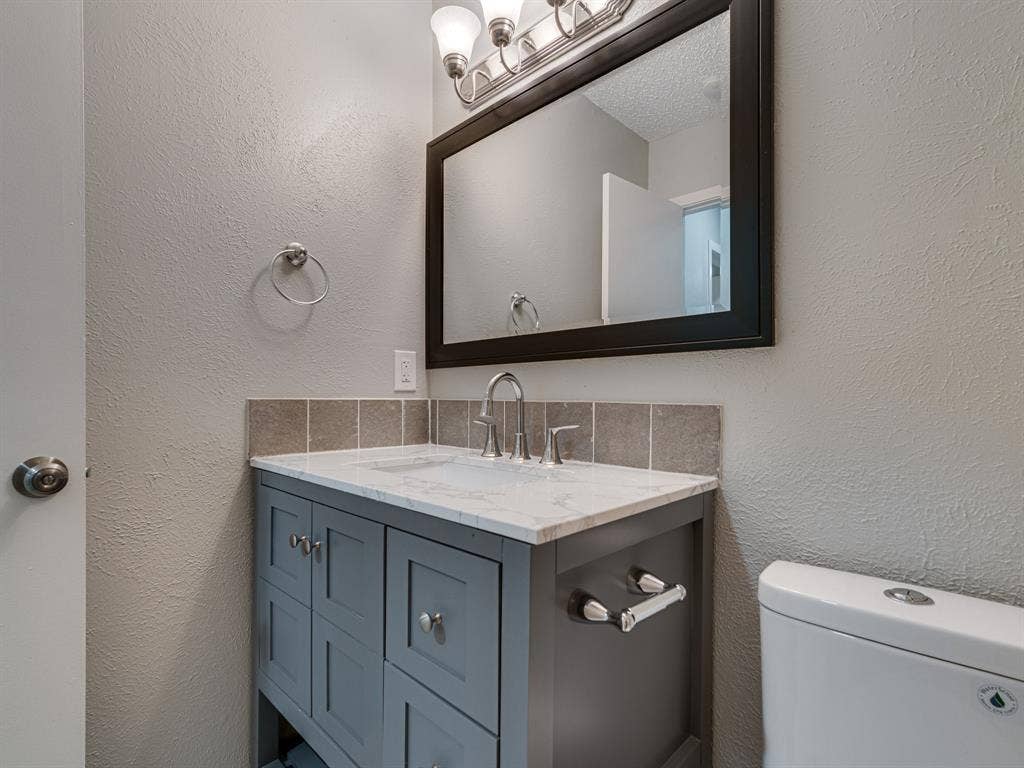 2714 Meadow Bluff Lane, Dallas, TX 75237 2714 Meadow Bluff Lane, Dallas, TX 75237