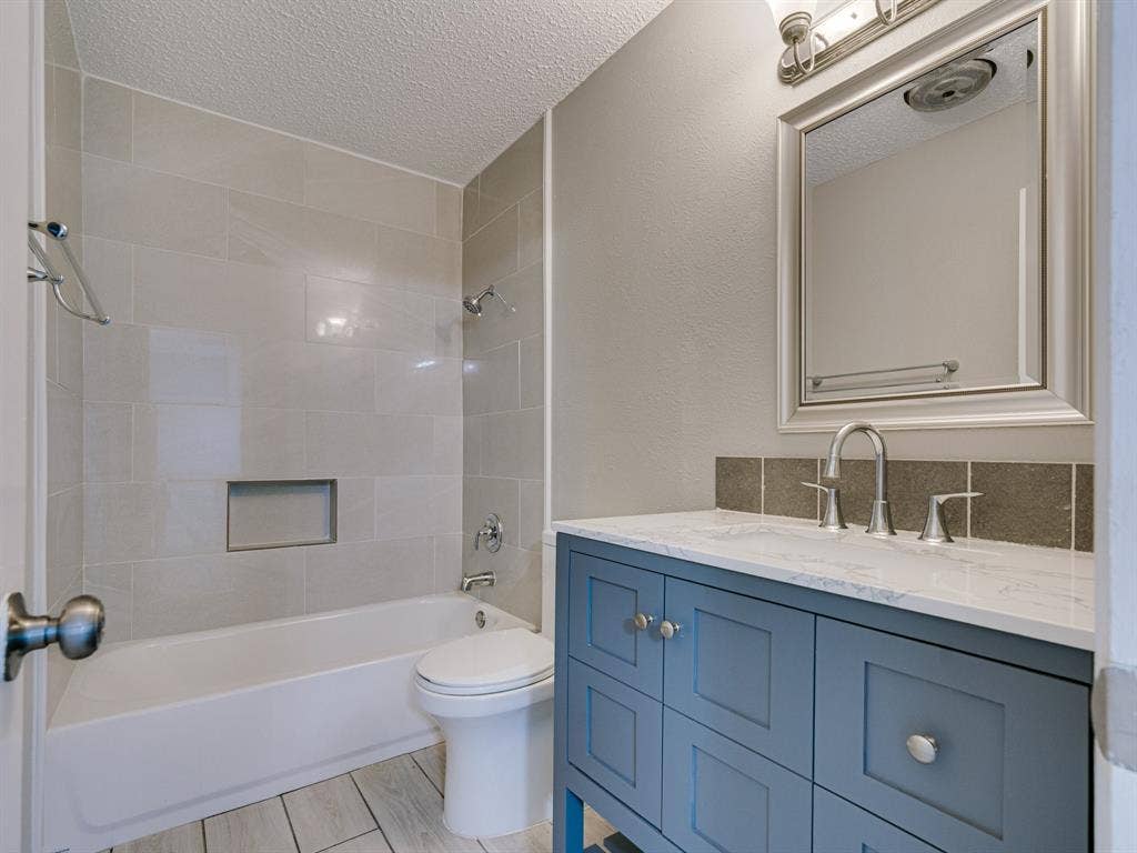2714 Meadow Bluff Lane, Dallas, TX 75237 2714 Meadow Bluff Lane, Dallas, TX 75237