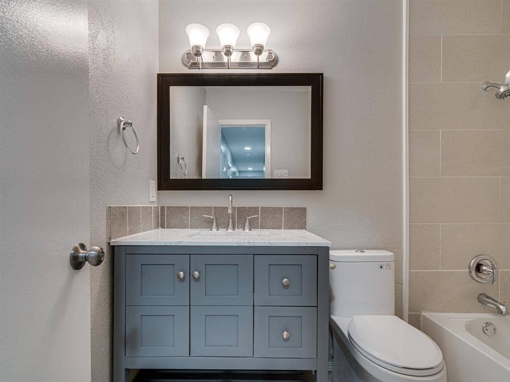 2714 Meadow Bluff Lane, Dallas, TX 75237 2714 Meadow Bluff Lane, Dallas, TX 75237