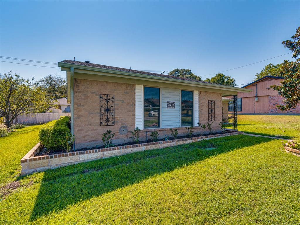 2714 Meadow Bluff Lane, Dallas, TX 75237 2714 Meadow Bluff Lane, Dallas, TX 75237