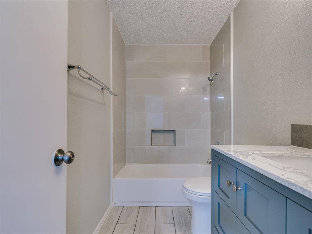 2714 Meadow Bluff Lane, Dallas, TX 75237 2714 Meadow Bluff Lane, Dallas, TX 75237