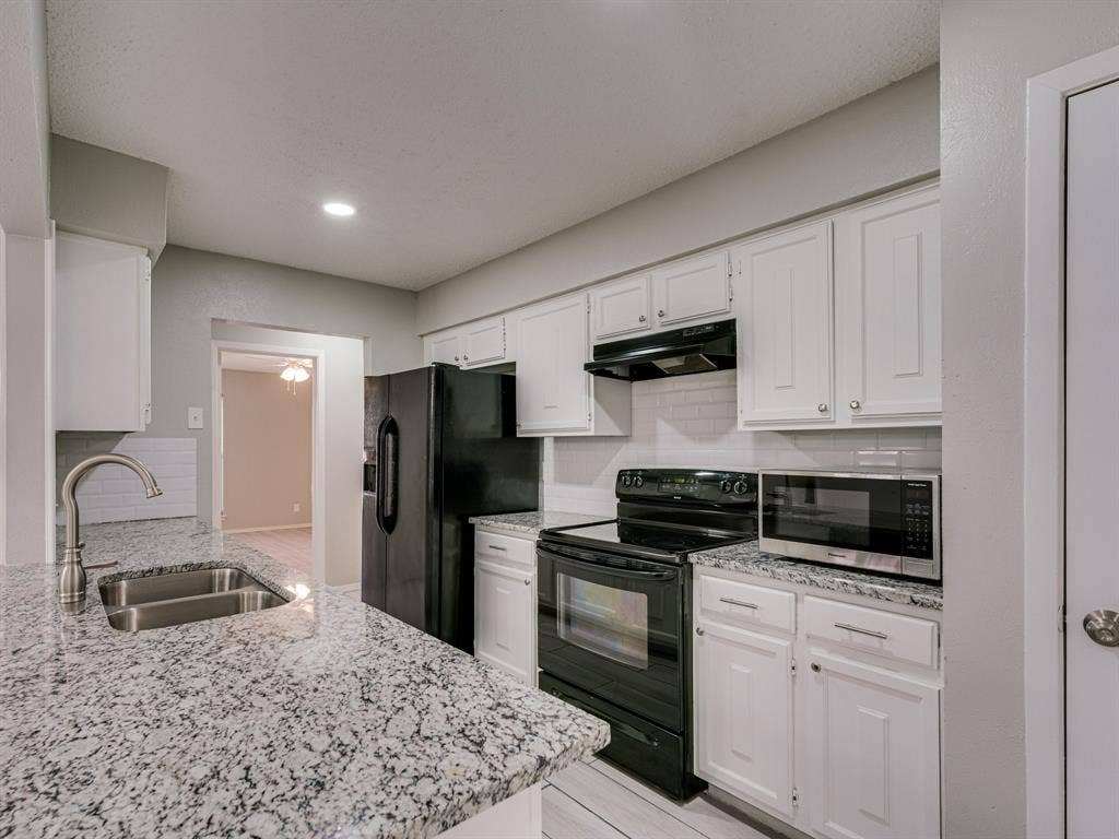 2714 Meadow Bluff Lane, Dallas, TX 75237 2714 Meadow Bluff Lane, Dallas, TX 75237