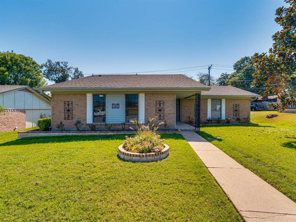 2714 Meadow Bluff Lane, Dallas, TX 75237 2714 Meadow Bluff Lane, Dallas, TX 75237