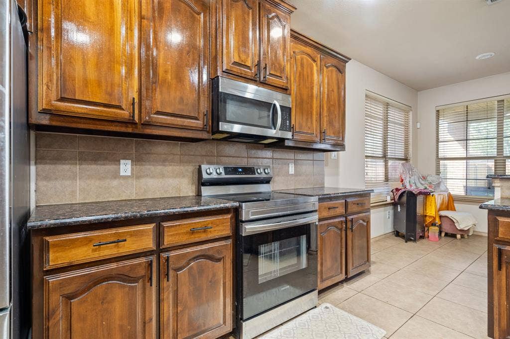 1620 Secretariat Lane, Irving, TX 75060 Kitchen with granite countertops, stainless steel appliances and ample cabinetry