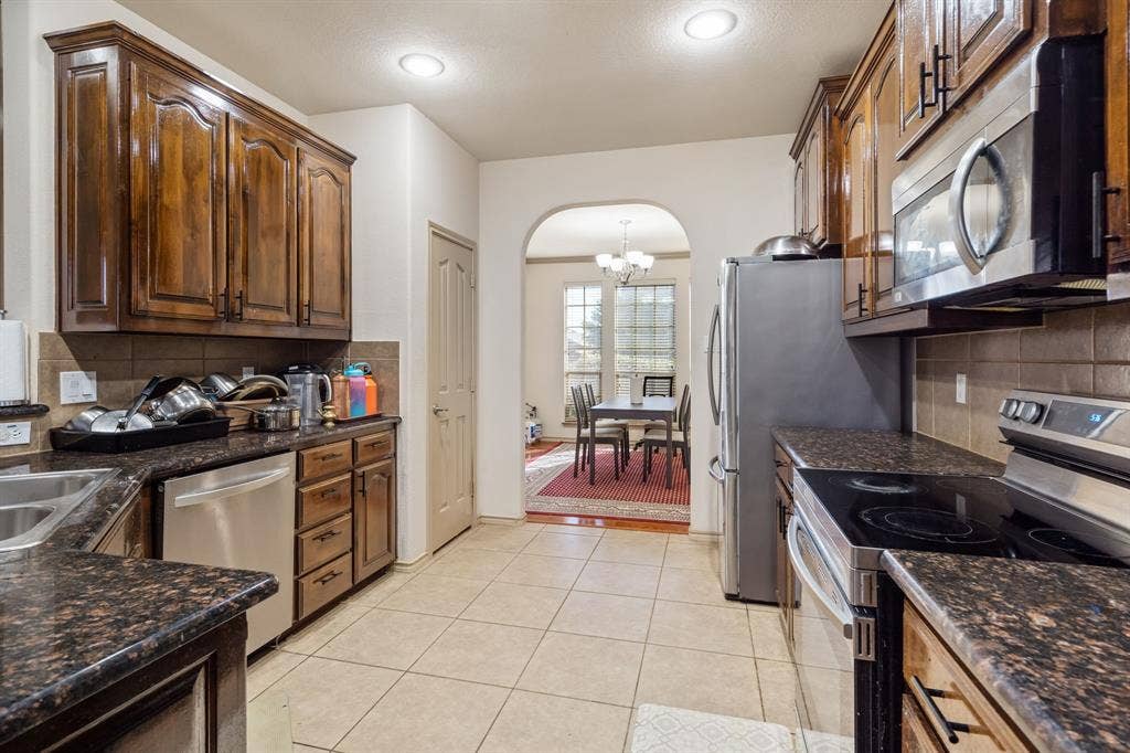1620 Secretariat Lane, Irving, TX 75060 View of the Kitchen from the Breakfast Nook