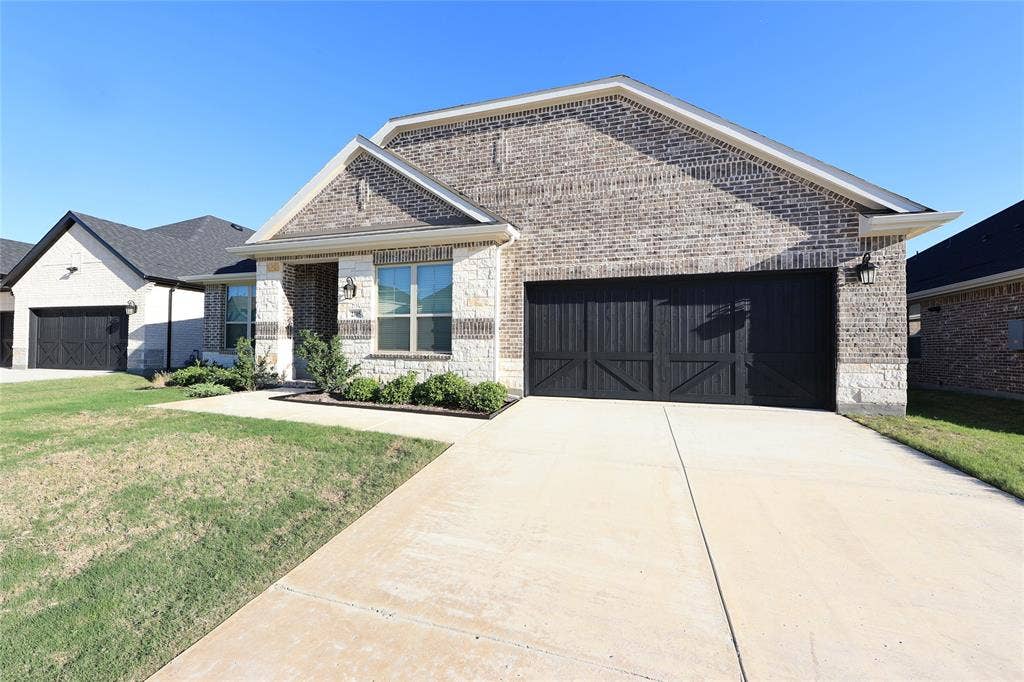2305 Valencia Drive, Little Elm, TX 75068